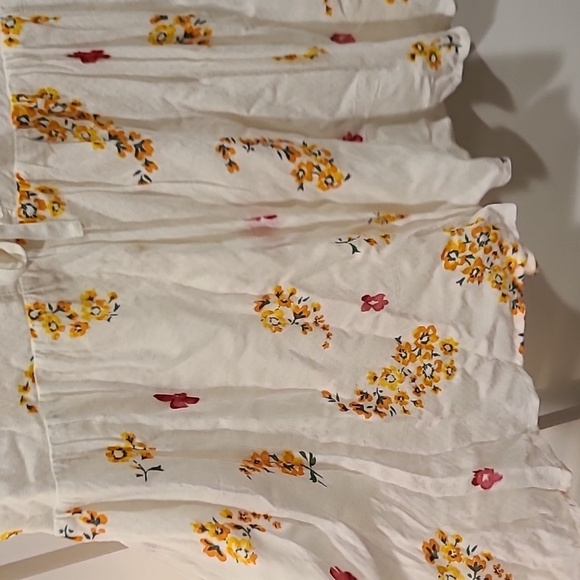 Urban Outfitters Floral Romper - Picture 4 of 9